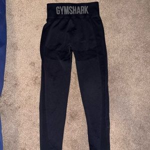 Gym shark leggings